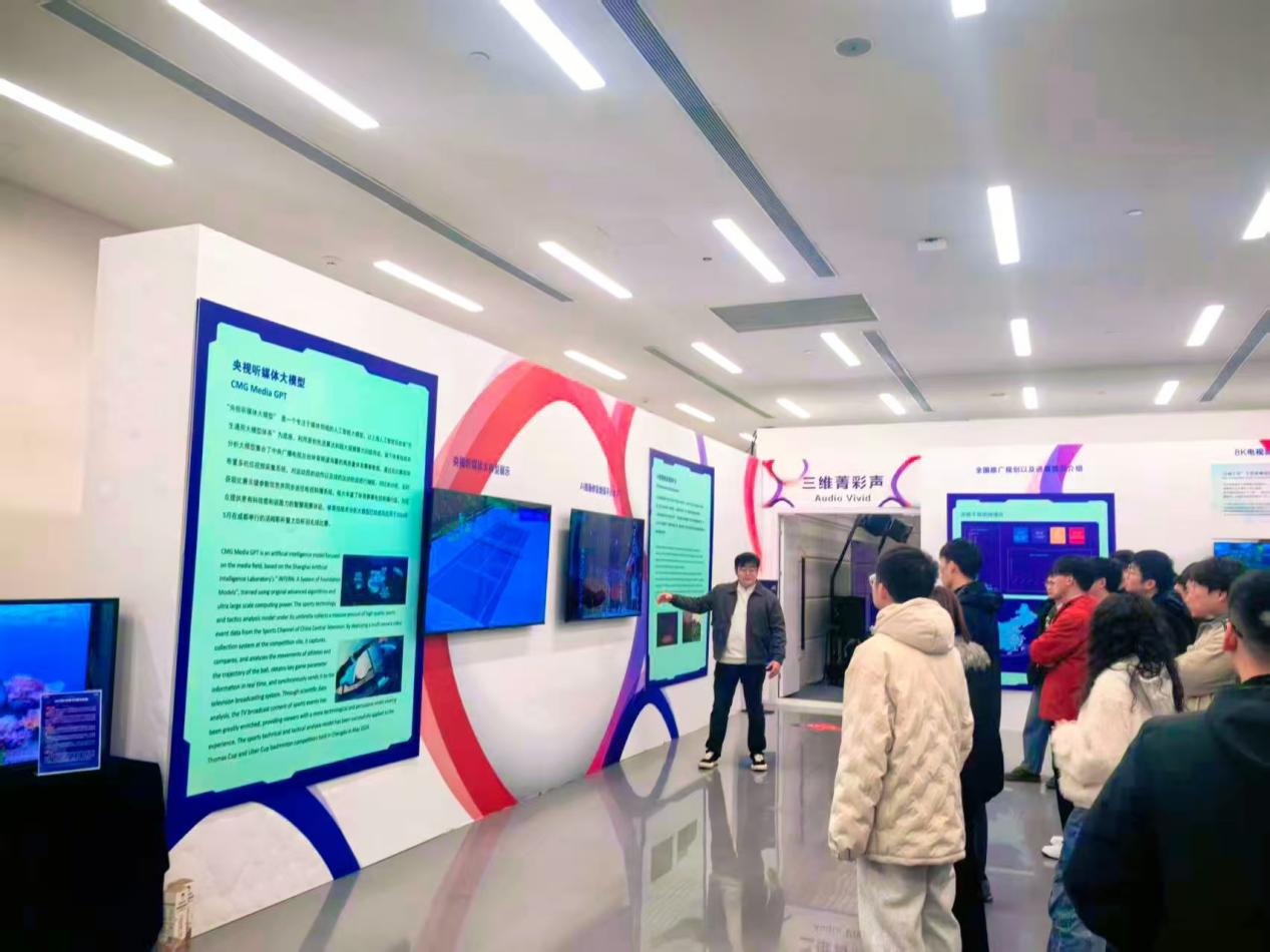 科技赋能研学 党建引领成长——304永利集团研究生党员赴国际传媒港开展沉浸式实践