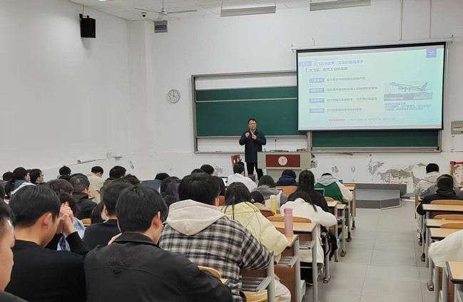 聚焦自主创新 筑梦大飞机——上海商飞冯灿总师走进304永利集团，启迪研究生科技报国